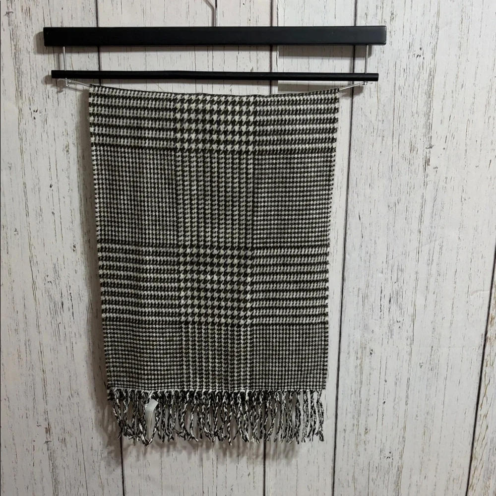 NWT Better than Cashmere Stylish Houndstooth Scarf